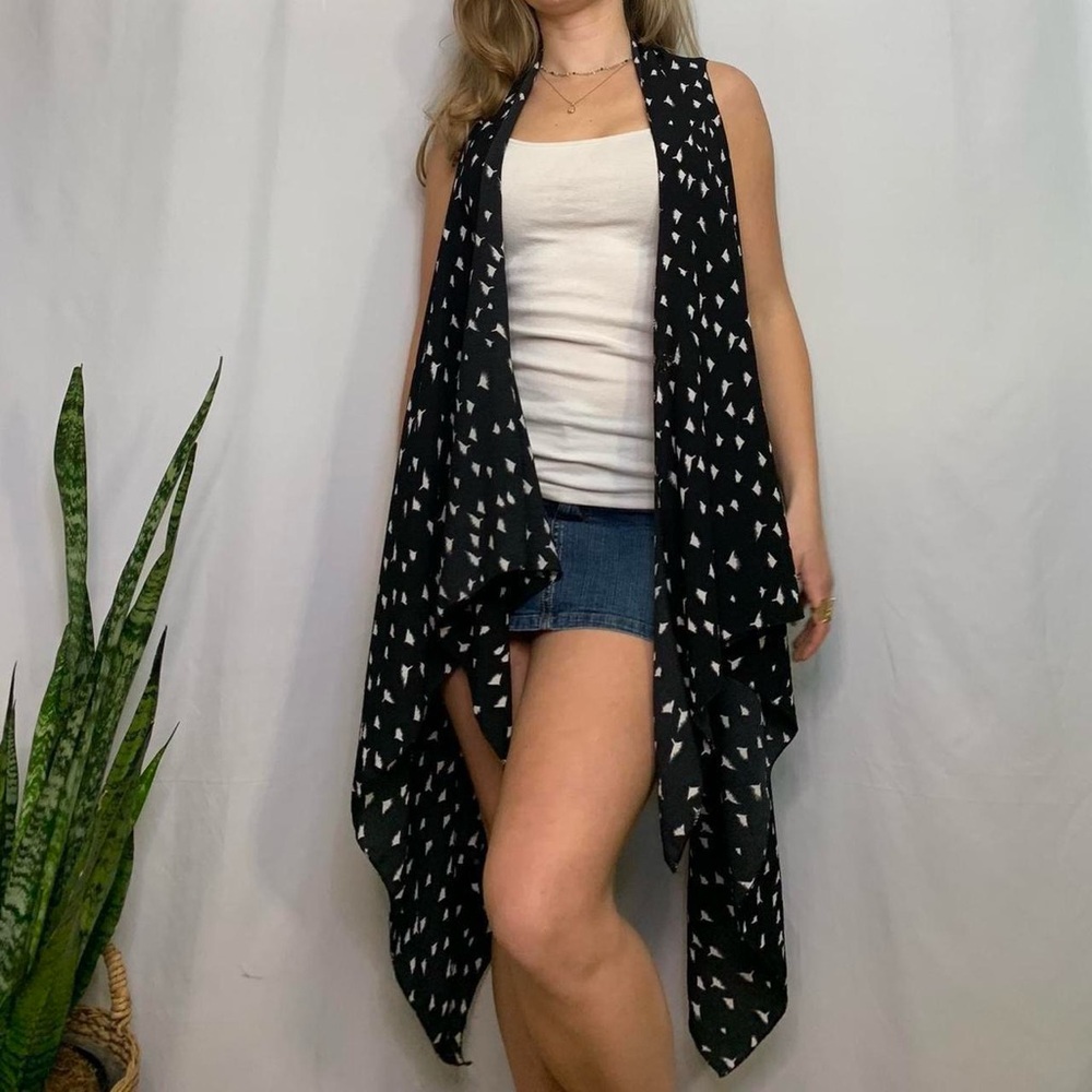 Roffe Black and White Patterned Flowy Vest